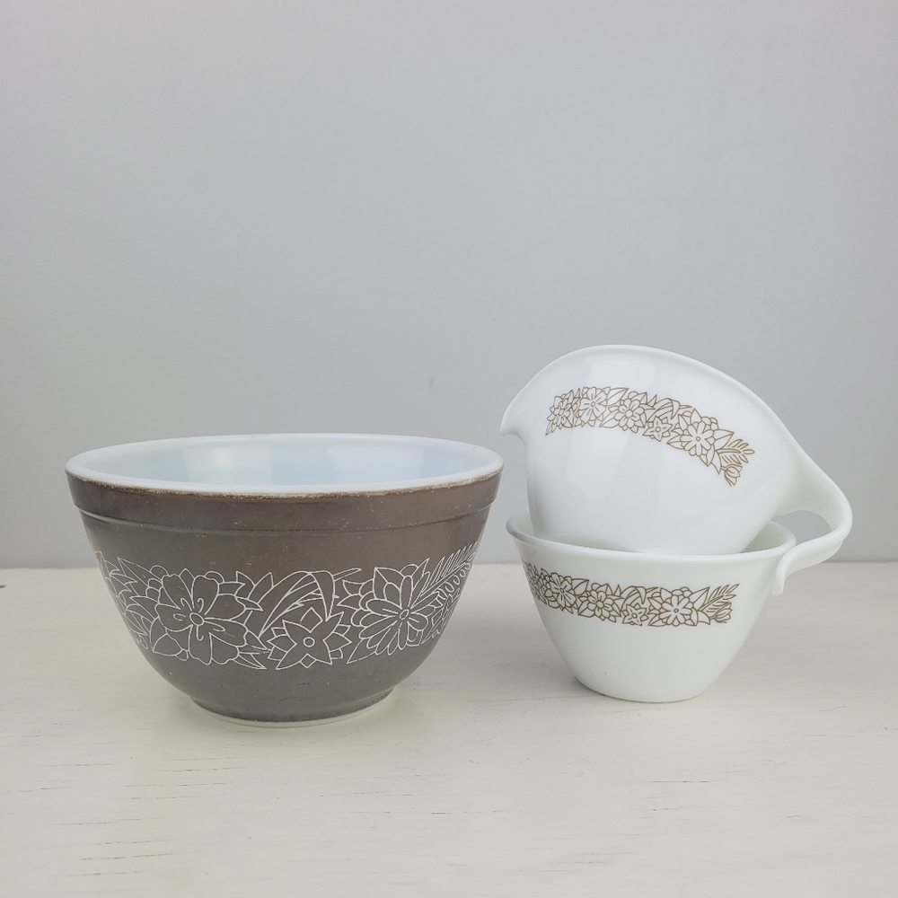 Vintage Woodland Brown Pyrex Mixing Bowl and Corelle Cream and Sugar Baking Set